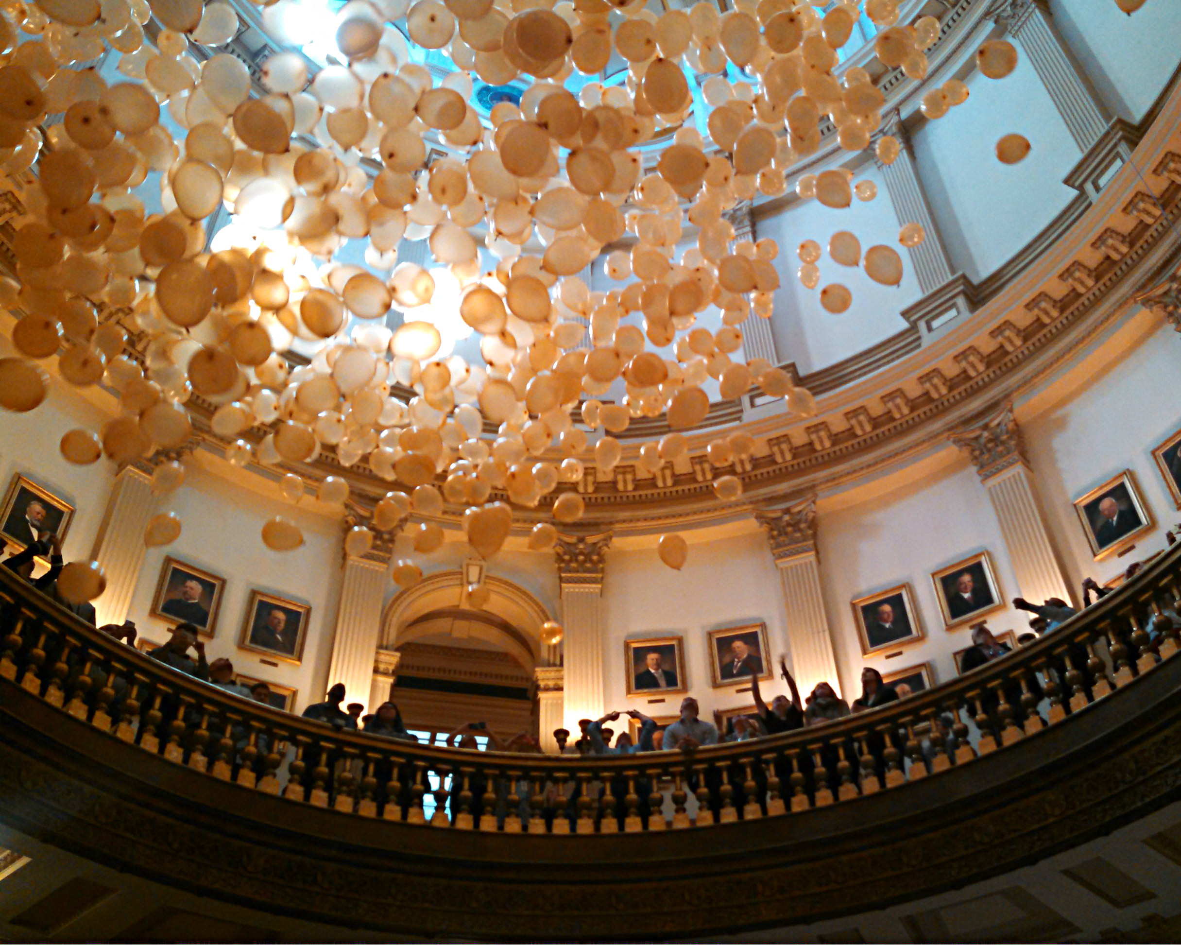 Photo: Capitol dome balloon drop