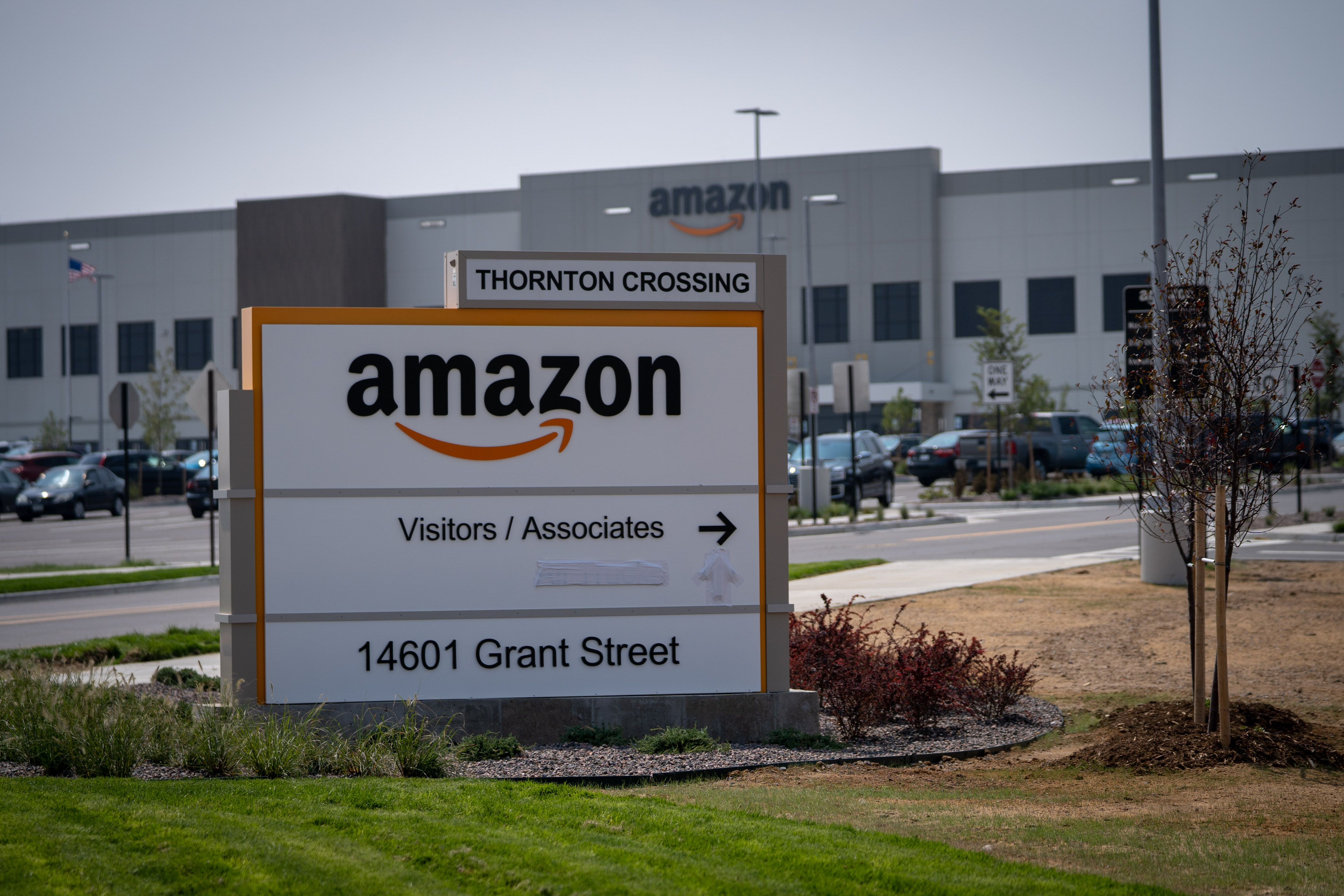 Amazon delivery drivers in Colorado peed in bottles, pooped in bags to keep jobs, lawsuit says - Vimarsana News