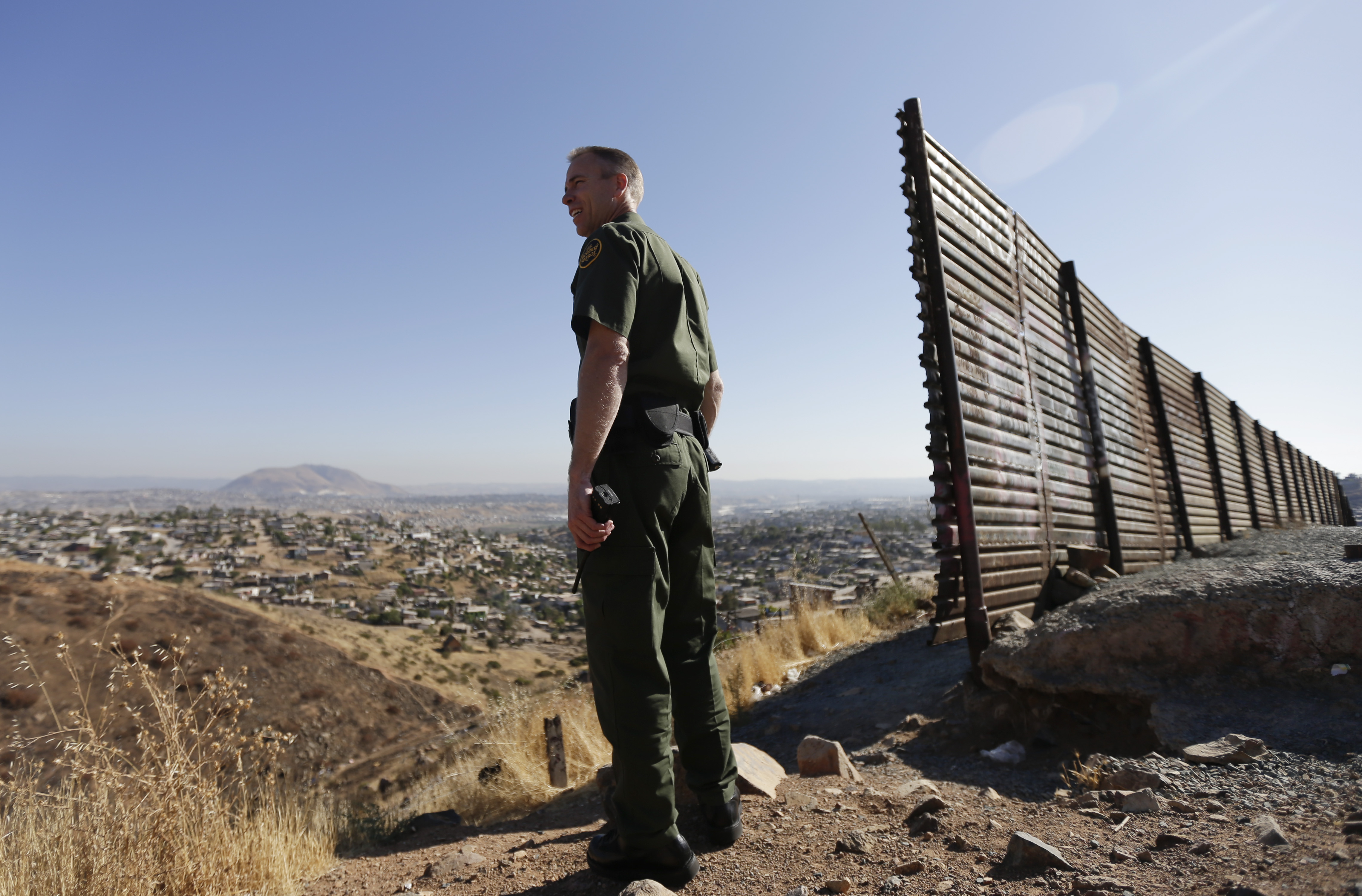 Photo: US-Mexico border (AP Photo)