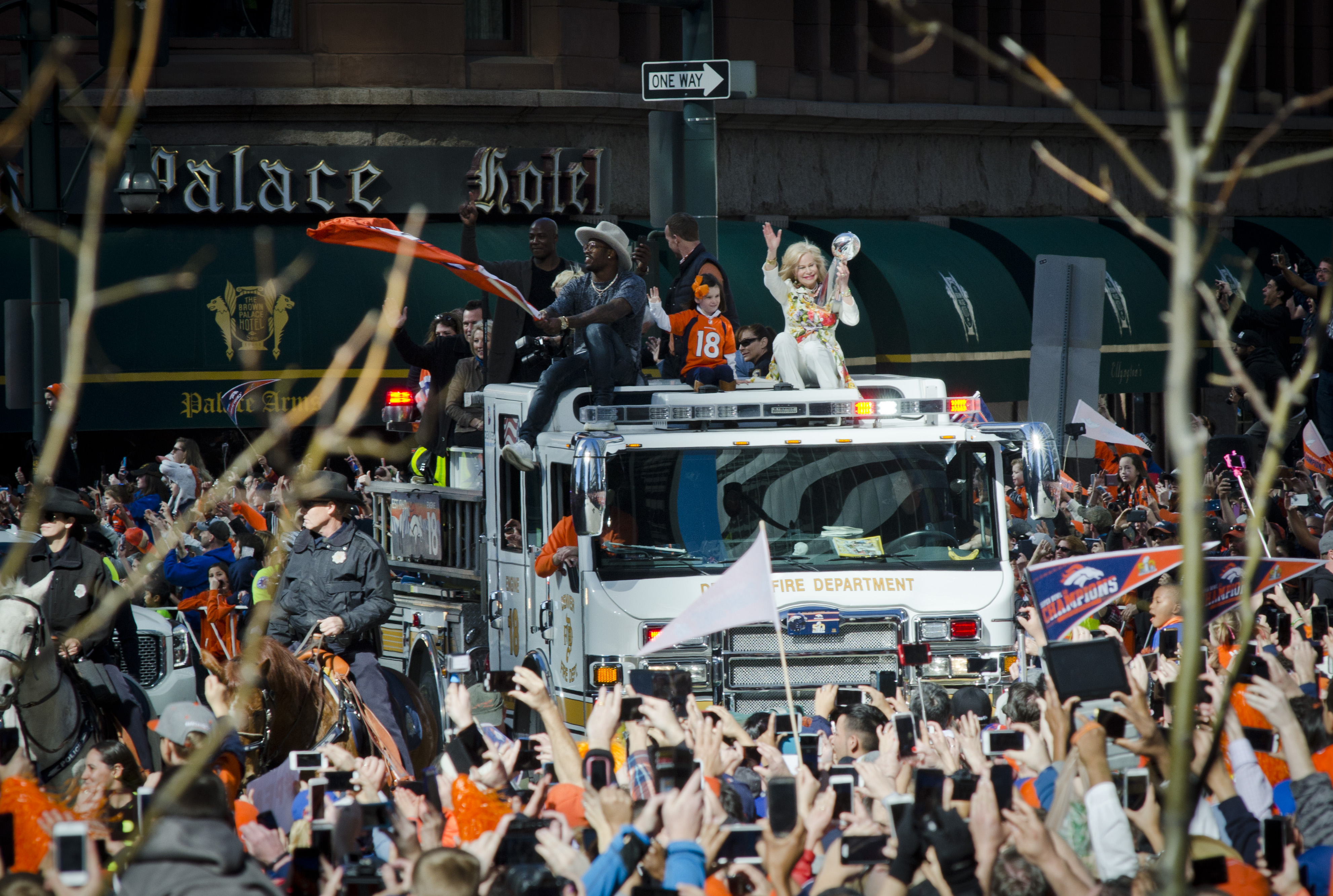 Broncos parade boasts 1 million fans celebrating Super Bowl 50 victory -  Mile High Report