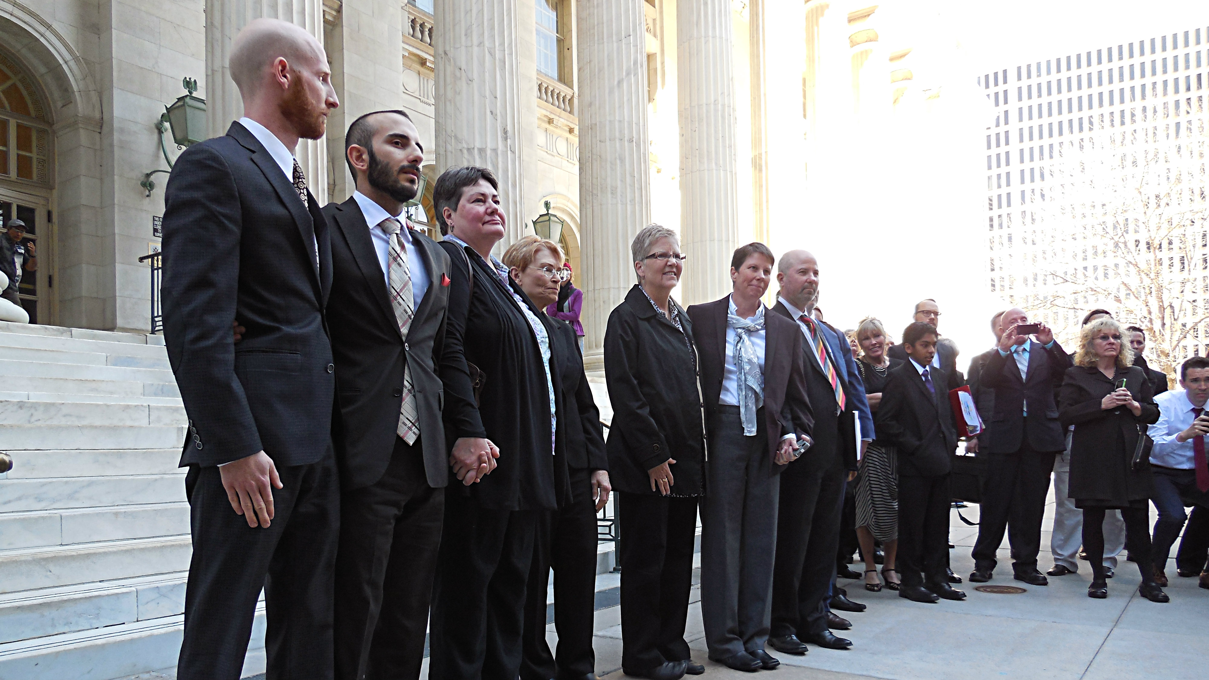 Photo: Utah&#039;s Gay Marriage ban goes to US Fed Appeals Court