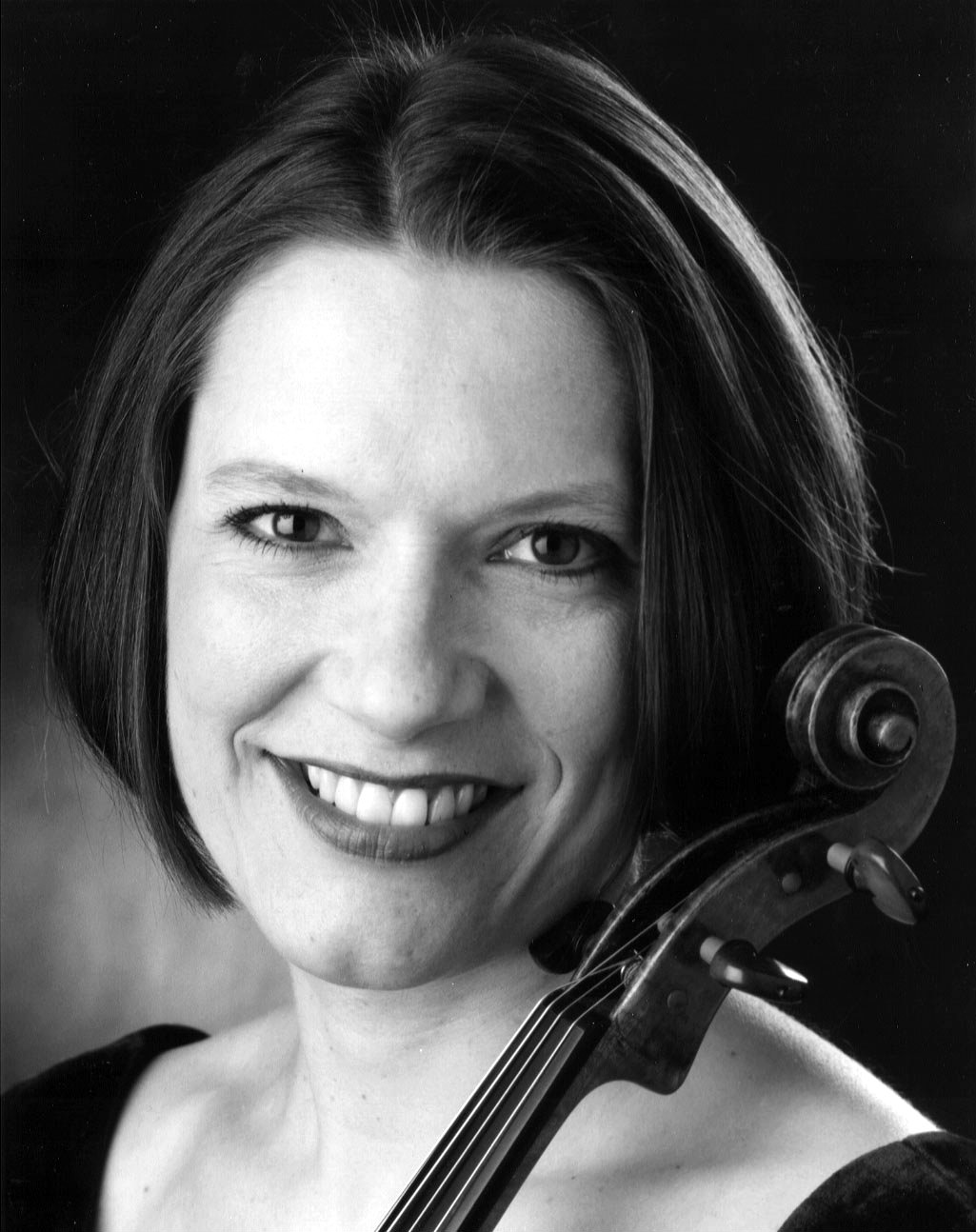 Photo: Erika Eckert, viola (vertical)