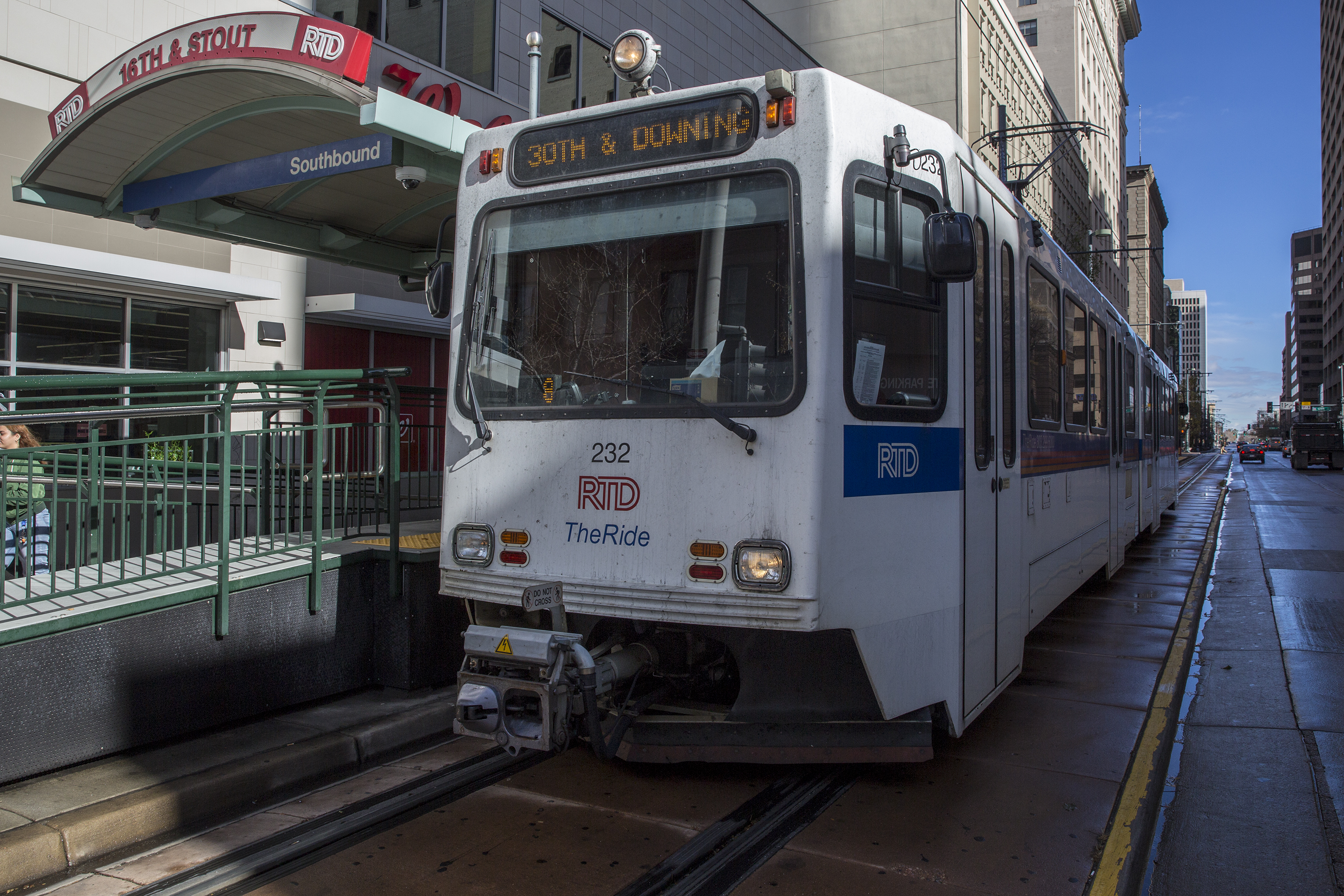 Photo: Light Rail 16th California