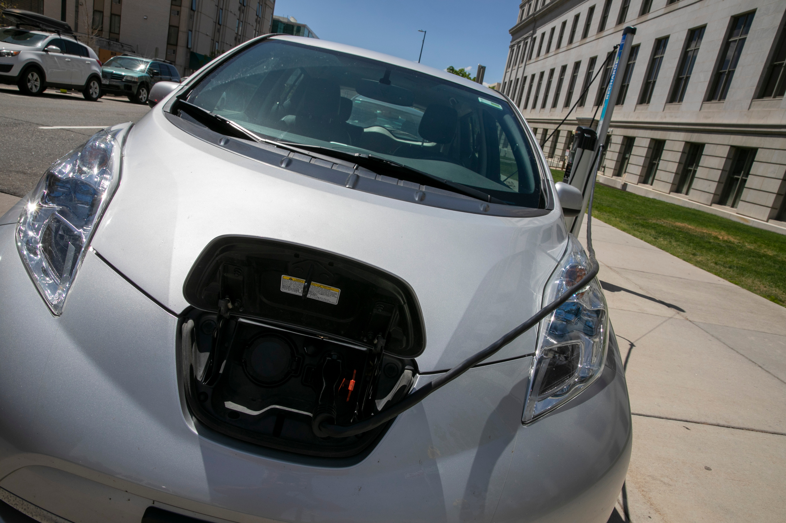 Why Xcel Energy's push to expand EV incentives has divided climate and consumer advocates - Vimarsana News