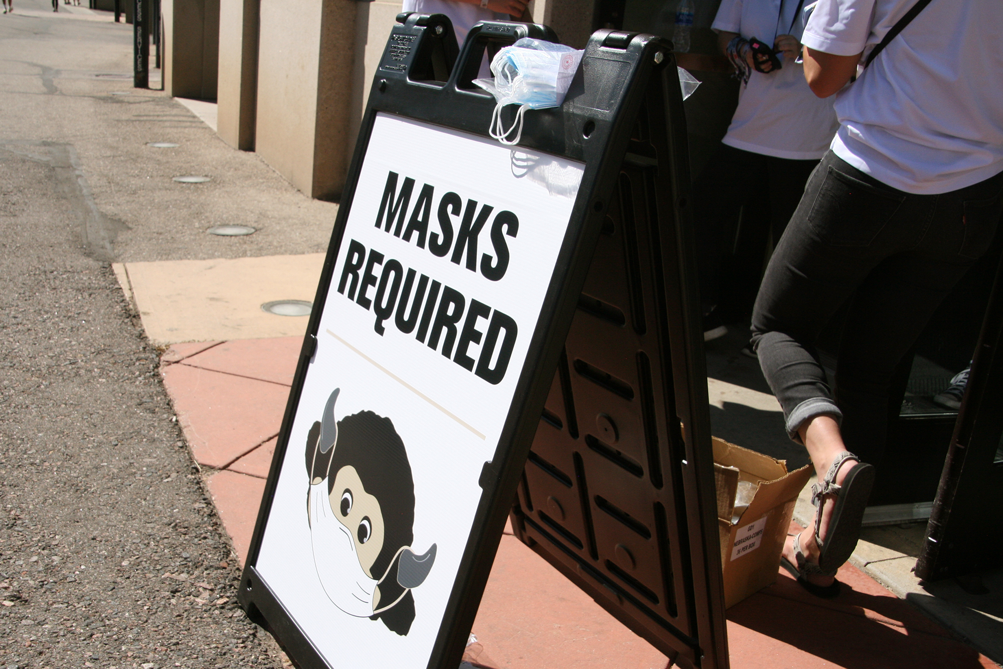 As rules change, the do’s and don’ts of when to wear masks Colorado