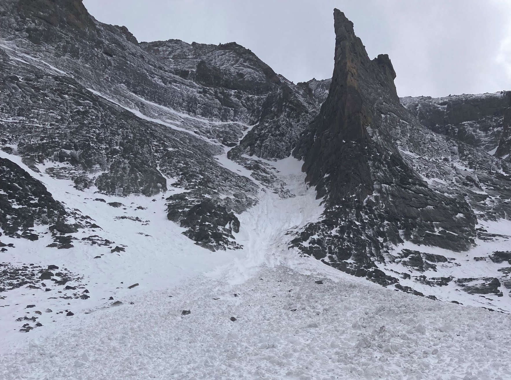 Crews recover body in Rocky Mountain National Park avalanche. 2 people