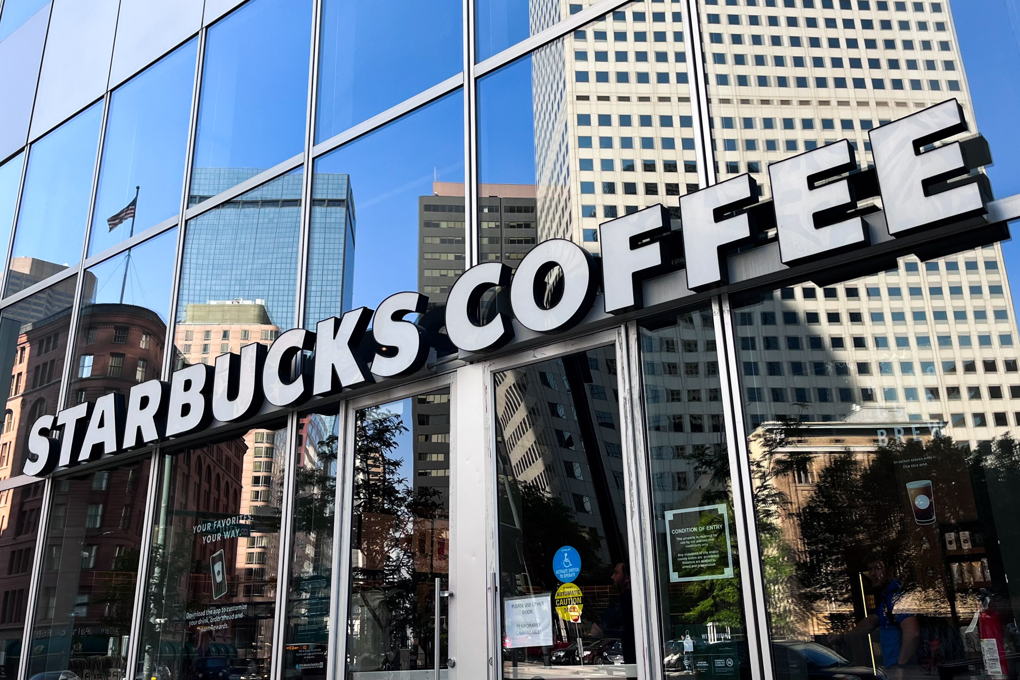 Starbucks cierra la primera cafetería sindicalizada en Colorado Springs
