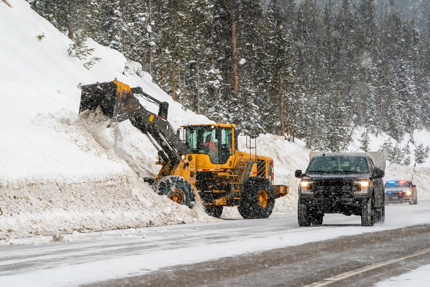 Colorado weather: Spring snowstorm leaves roads slick, dusts Front Range - Vimarsana News