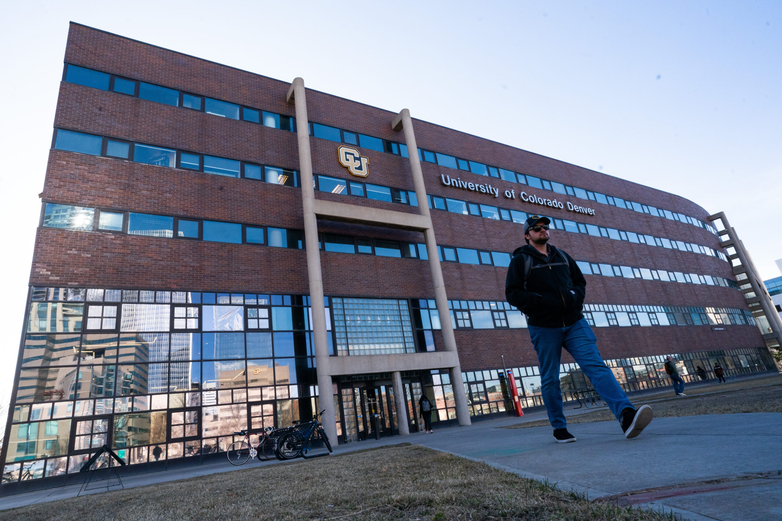 Shaped by pandemic hardships, more Colorado college students are sticking with school - Vimarsana News