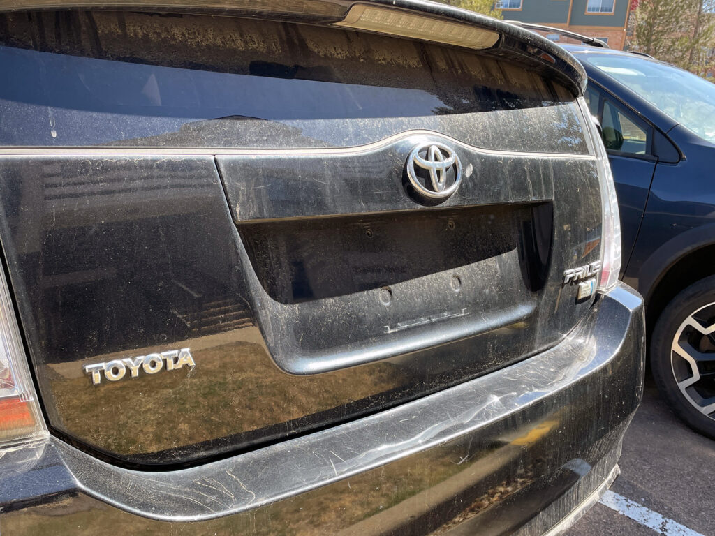 Why are there so many expired license plates on Colorado roads?