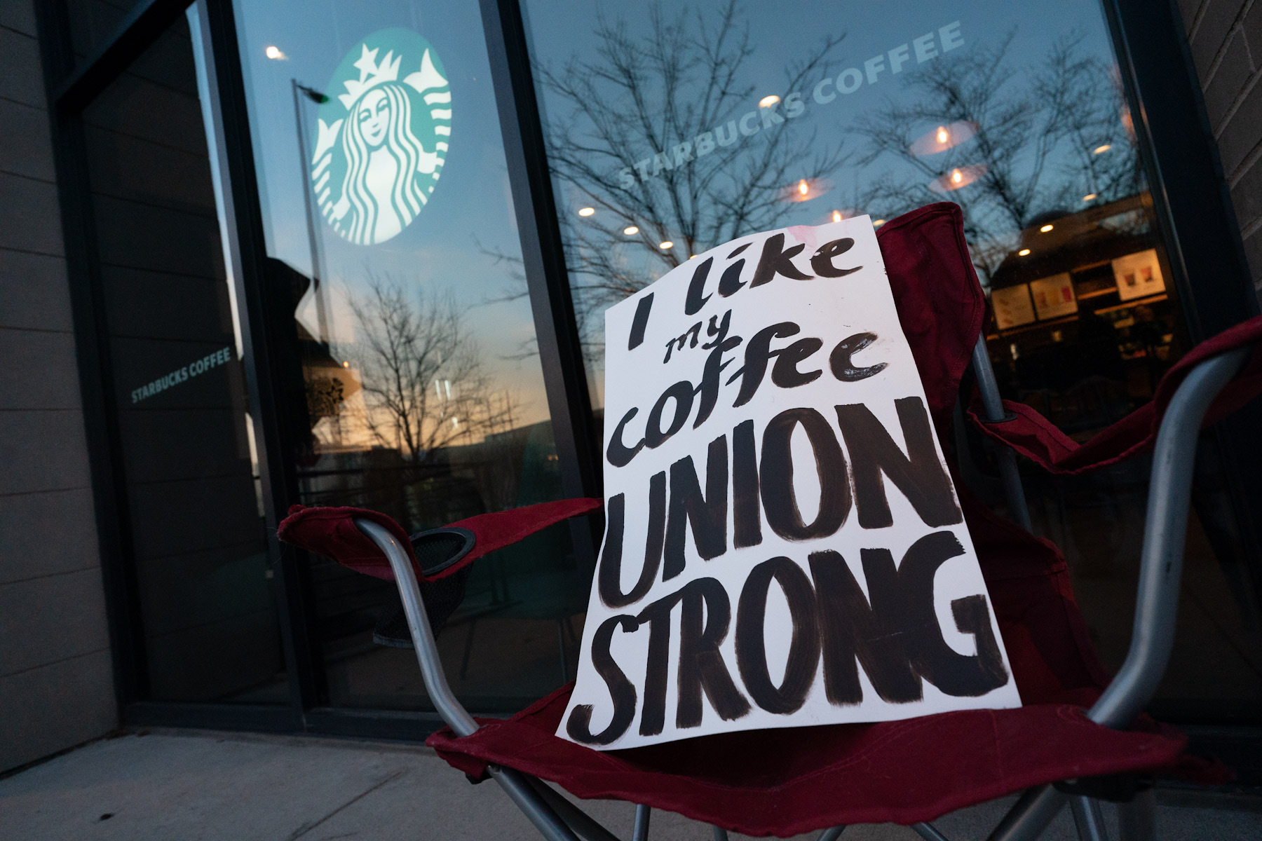 Starbucks baristas from Lakewood and Longmont join workers across the nation in massive unionization effort - Vimarsana News