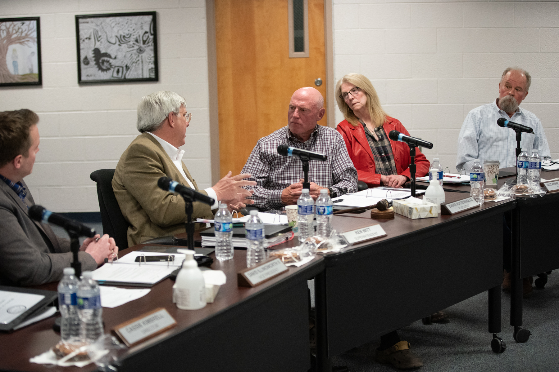 Woodland Park teachers defy ban on speaking out publicly; allege district's policies are harming students - Vimarsana News
