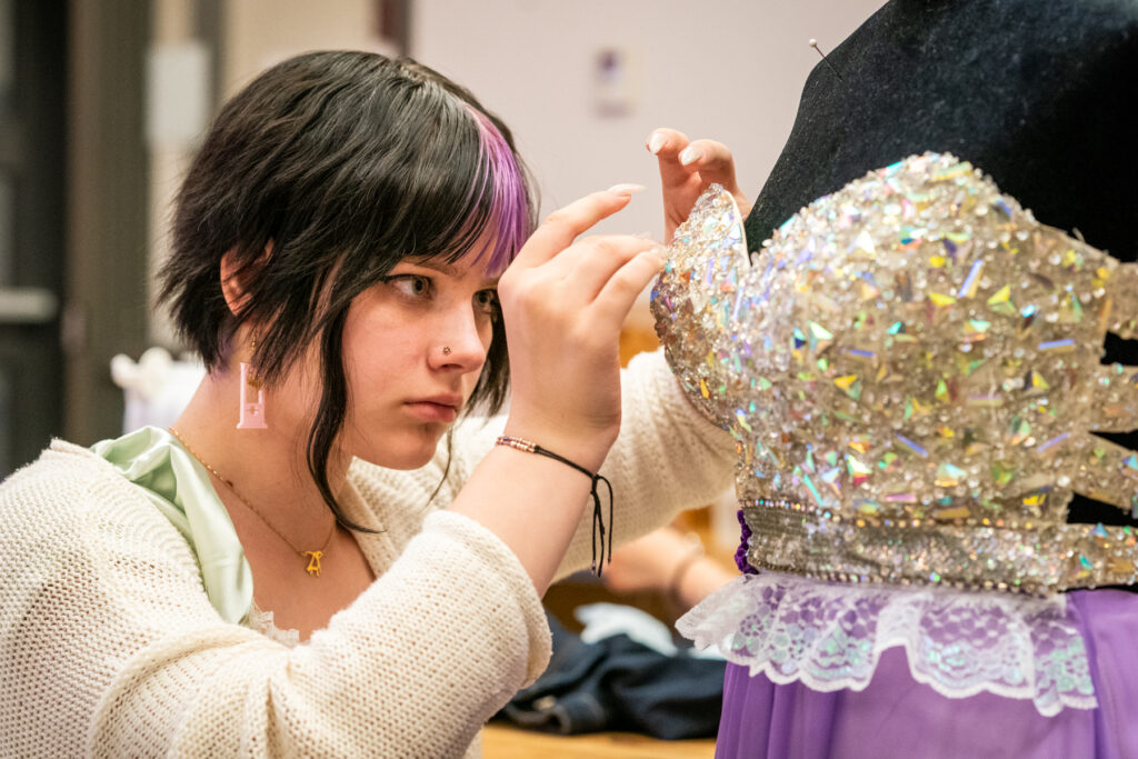 Lgbtq Teens Slay The Runway In A Fashion Workshop Made For Queer Teens Like Them Tittlepress 