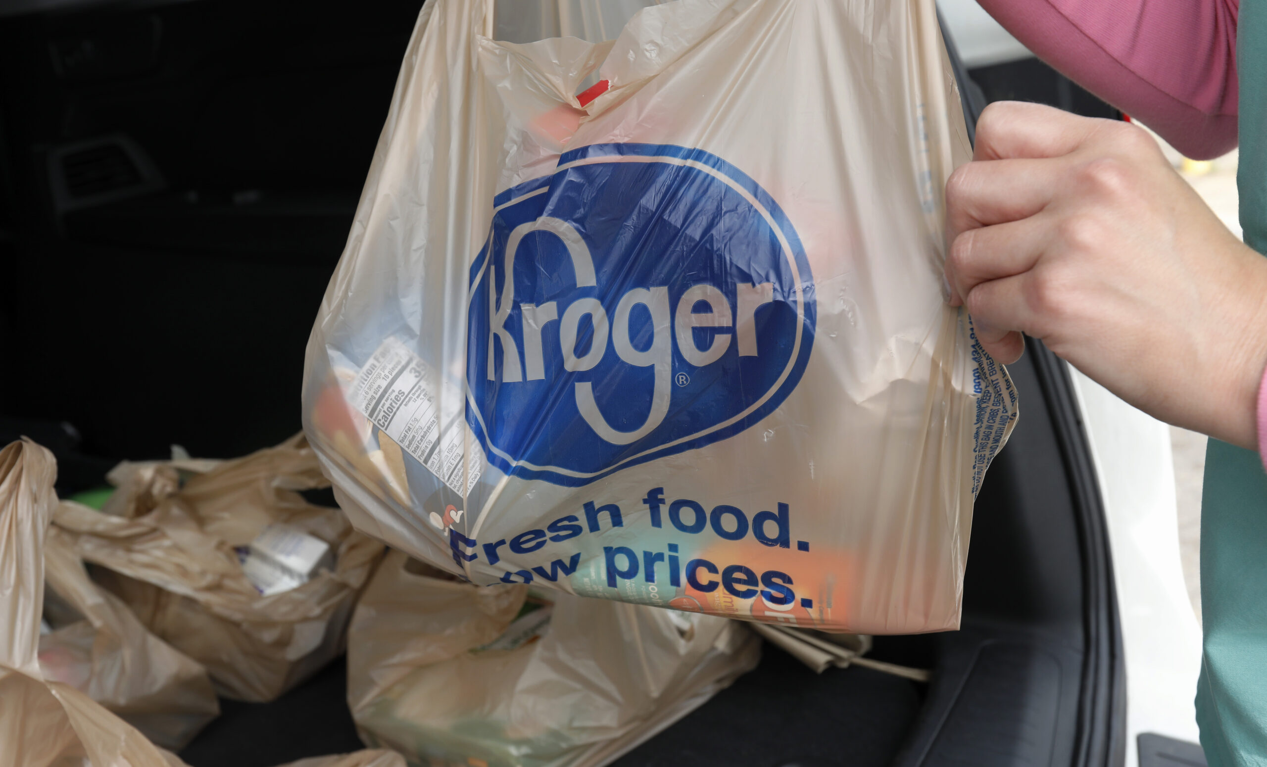 Local union files labor practice charges against Kroger and Albertsons over 'no poaching agreement' - Vimarsana News