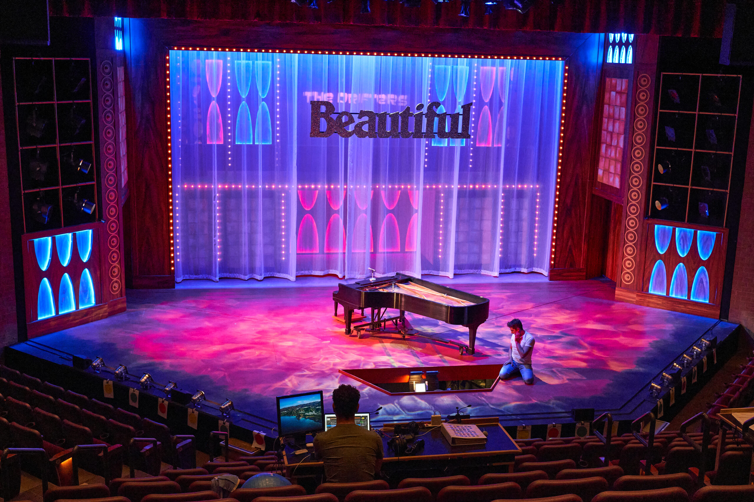 'Beautiful: The Carole King Musical' weaves a tapestry of classic songs and female empowerment at Arvada Center - Vimarsana News