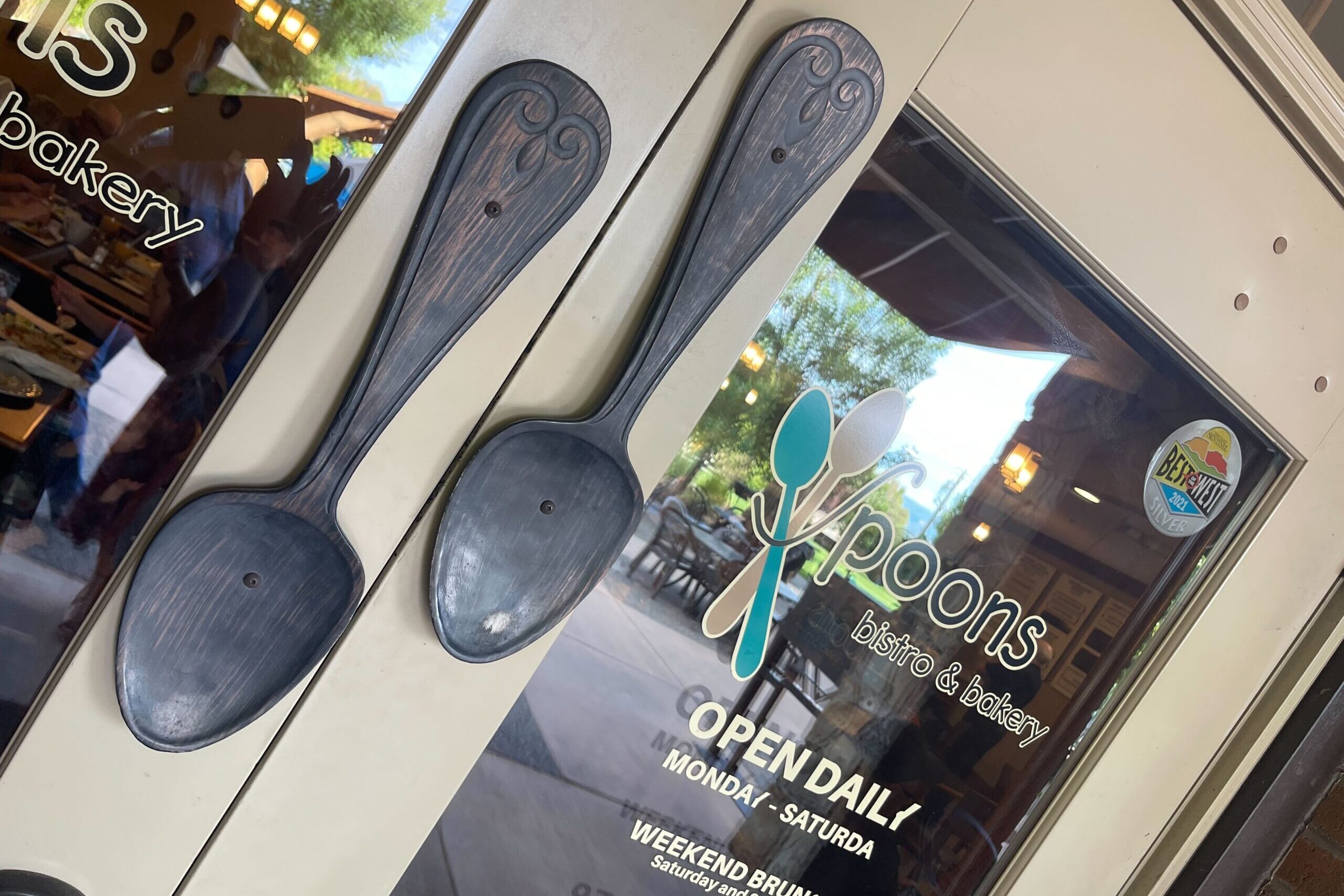 At the Grand Junction restaurant Spoons, the cinnamon rolls help