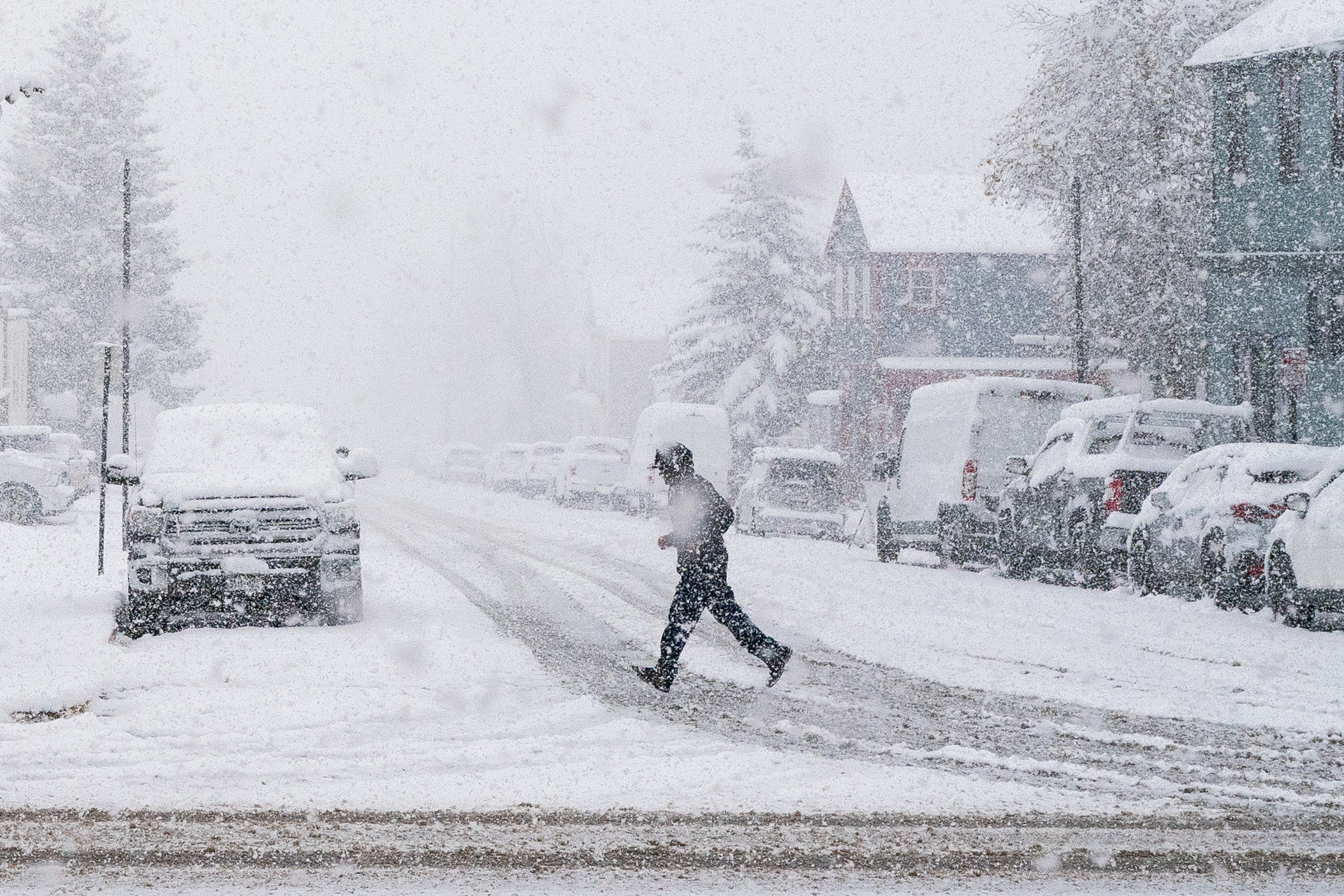 Colorado snow Storm expected to continue throughout Sunday as road
