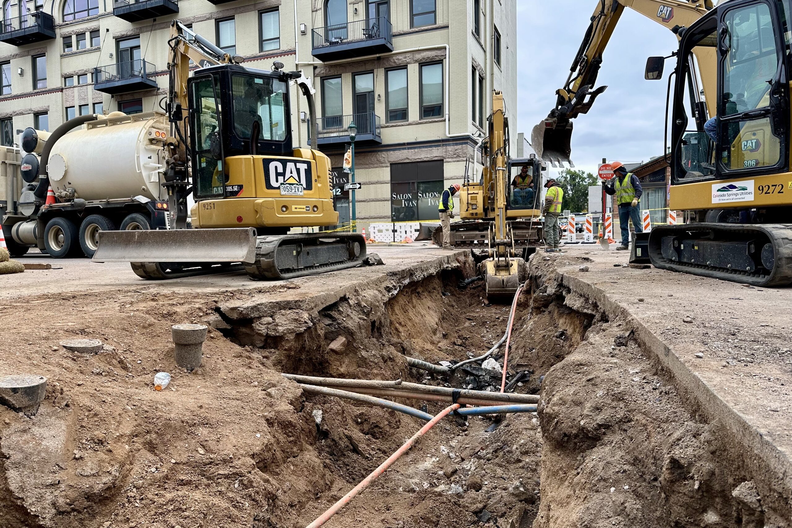 'Streets don't normally blow up': Officials still don't know what caused an underground utility fire and power outage in Colorado Springs - Vimarsana News