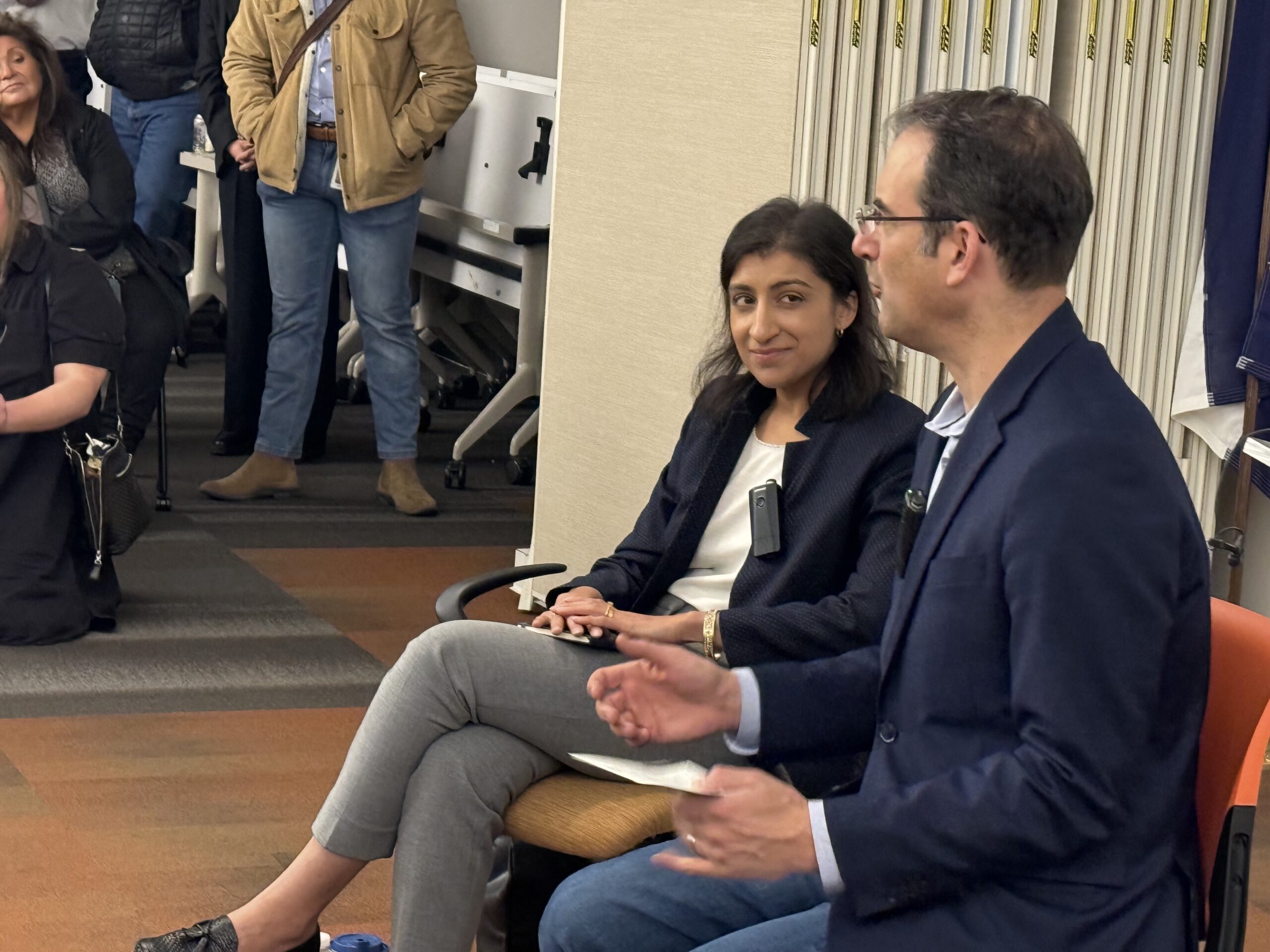 Grocery workers ask FTC chair to stop Kroger-Albertsons merger during Denver visit - Vimarsana News