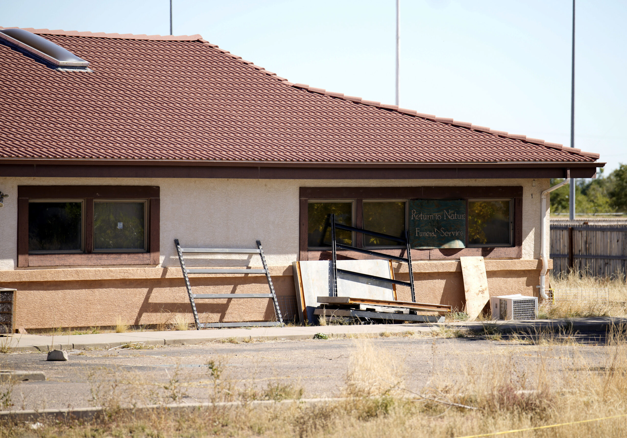 Funeral home scandals prompt new calls for regulation in Colorado - Vimarsana News