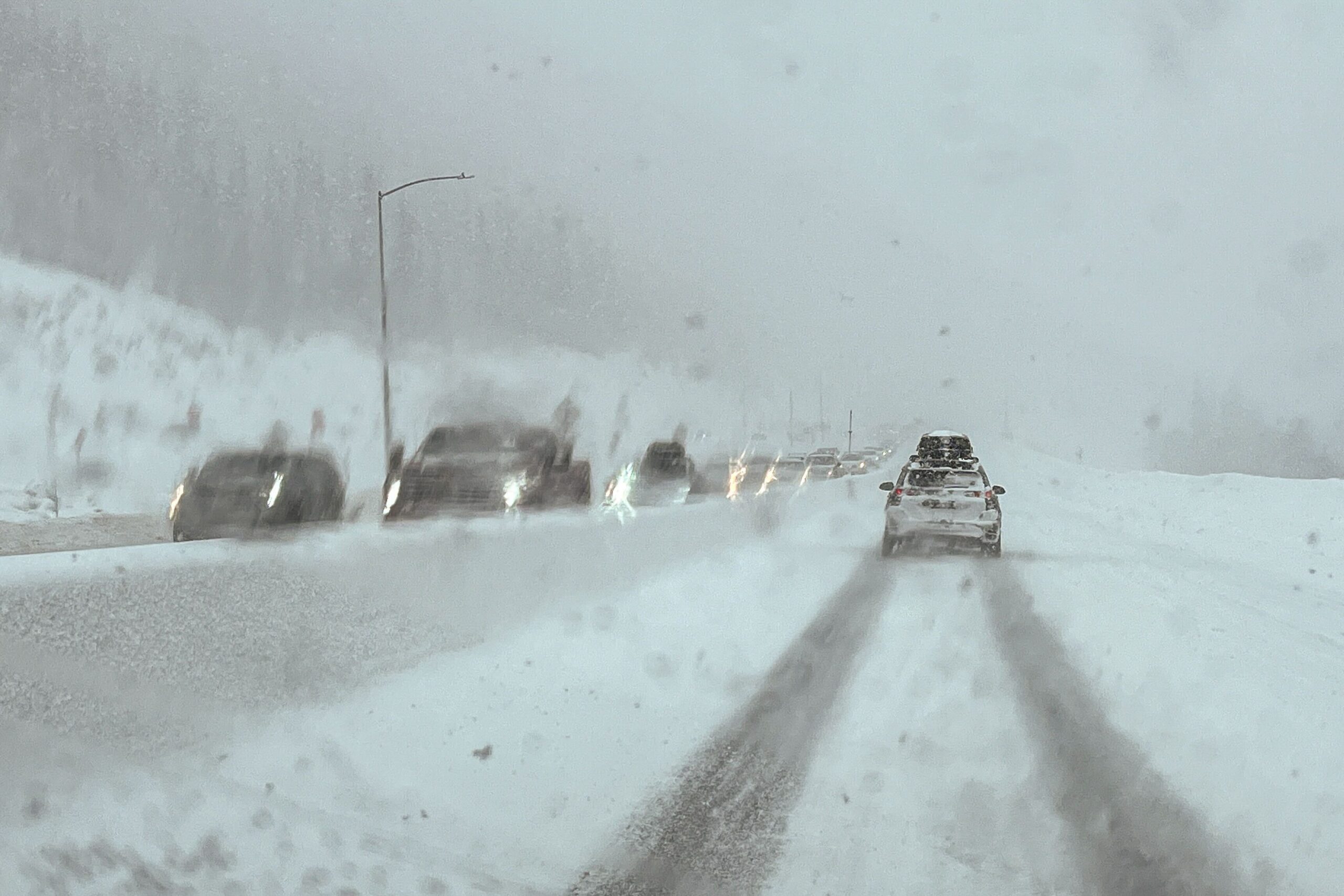 Colorado Weather: Dangerously cold temperatures and heavy snow close mountain roads, cancels flights and closes schools - Vimarsana News