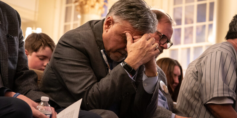 A quarter-century after Columbine killings, survivors and community members gather to process their grief and 'never forget' - Vimarsana News