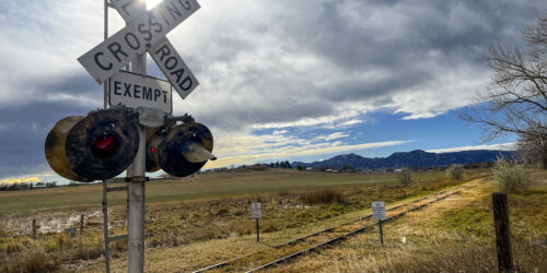 241124-BOULDER-RAILROAD-TRACKS