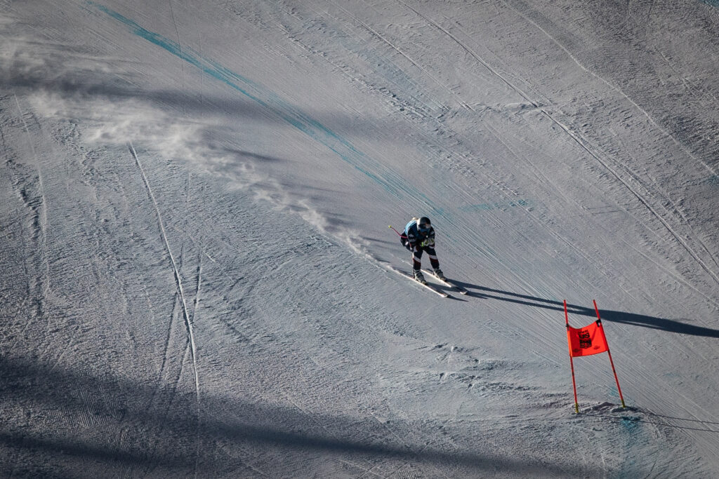 LINDSEY VONN RETURNS TO SKI RACING