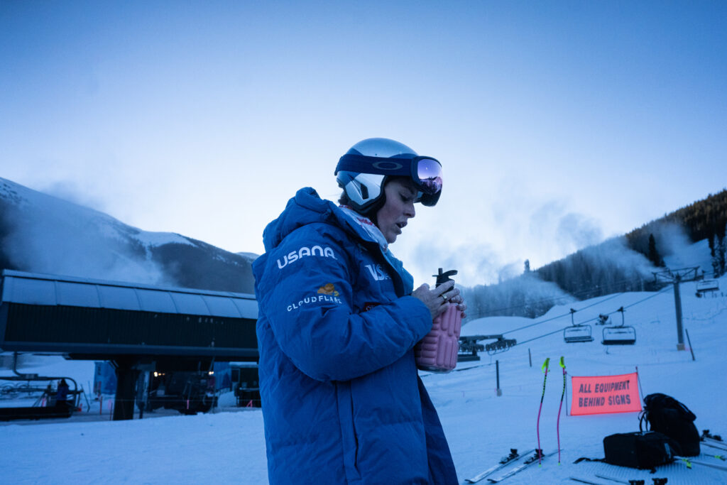 LINDSEY VONN RETURNS TO SKI RACING