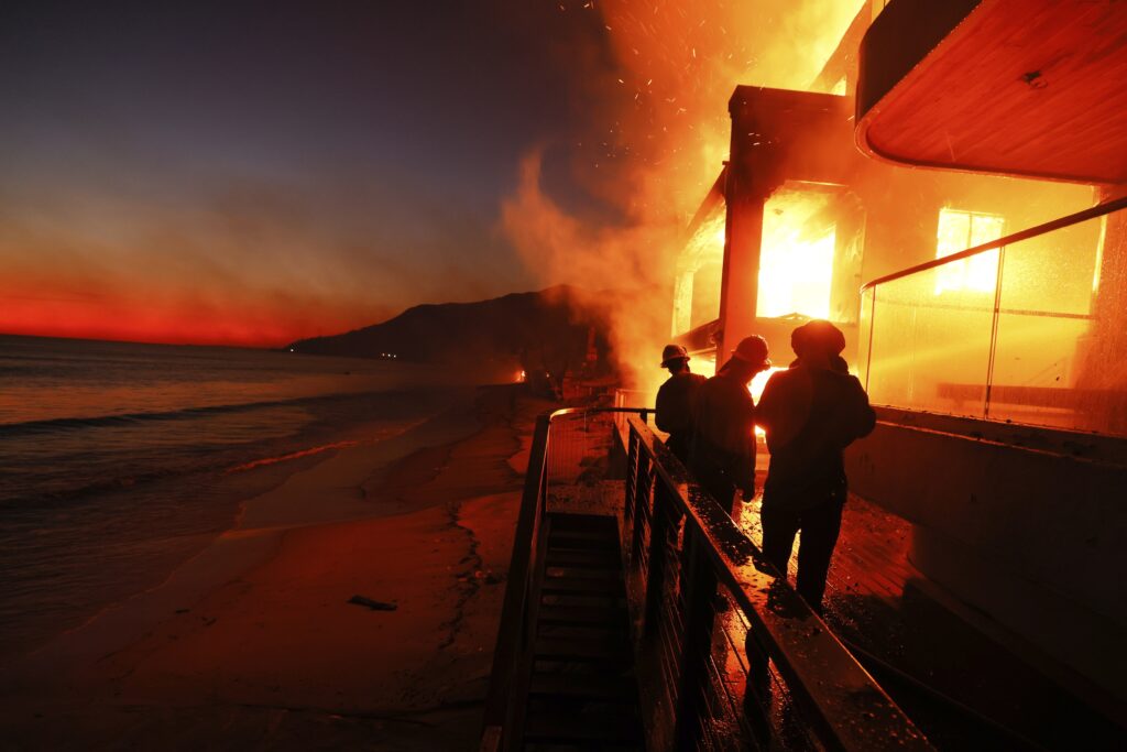 Colorado firefighters arriving to help with ‘apocalyptic’ California fires