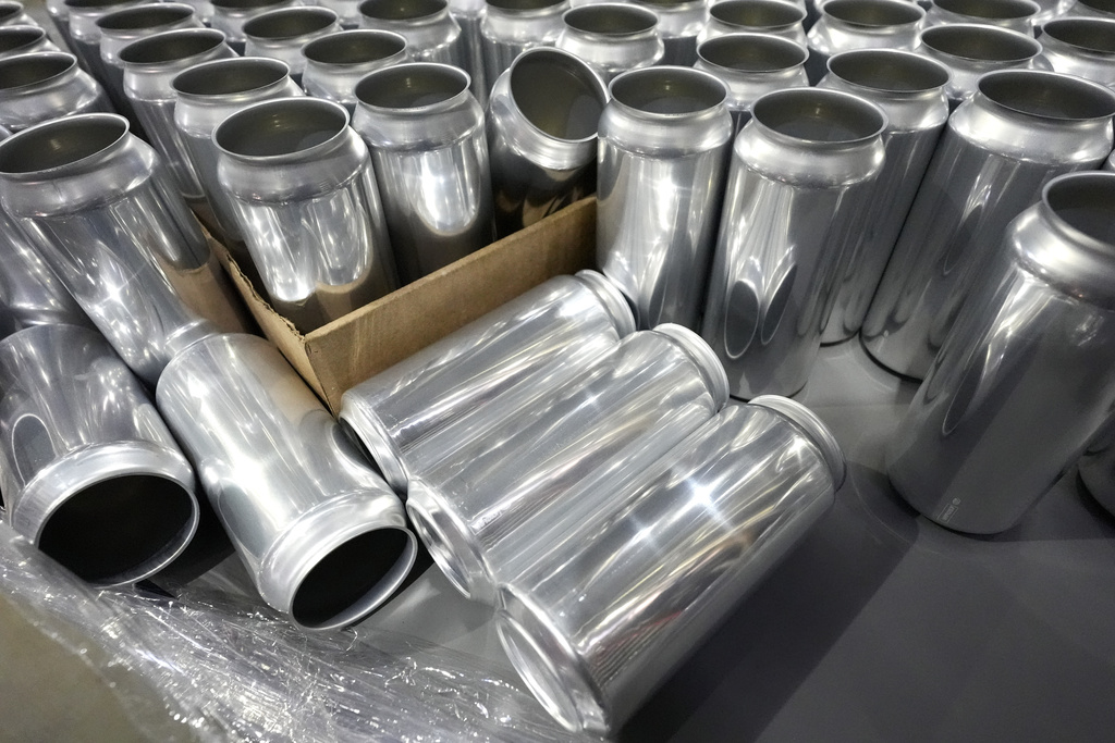 Unlabeled aluminum cans