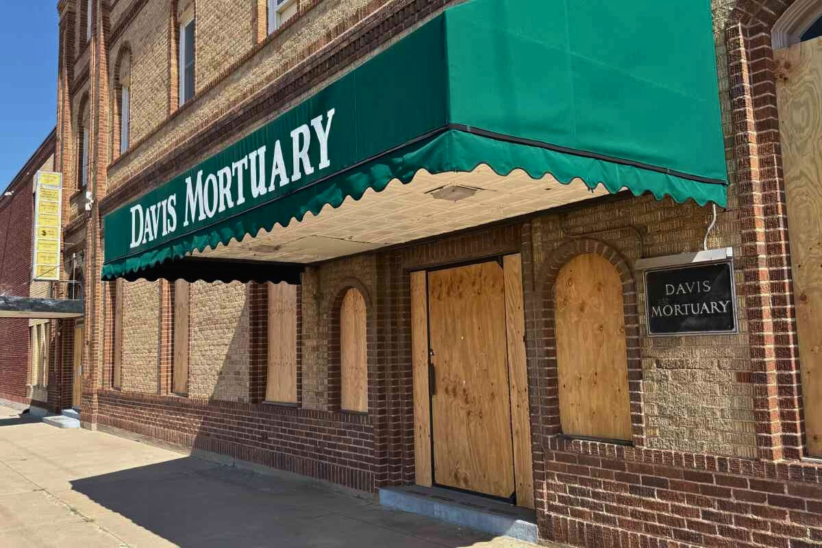 Former Davis Mortuary owners arrested and charged in Pueblo