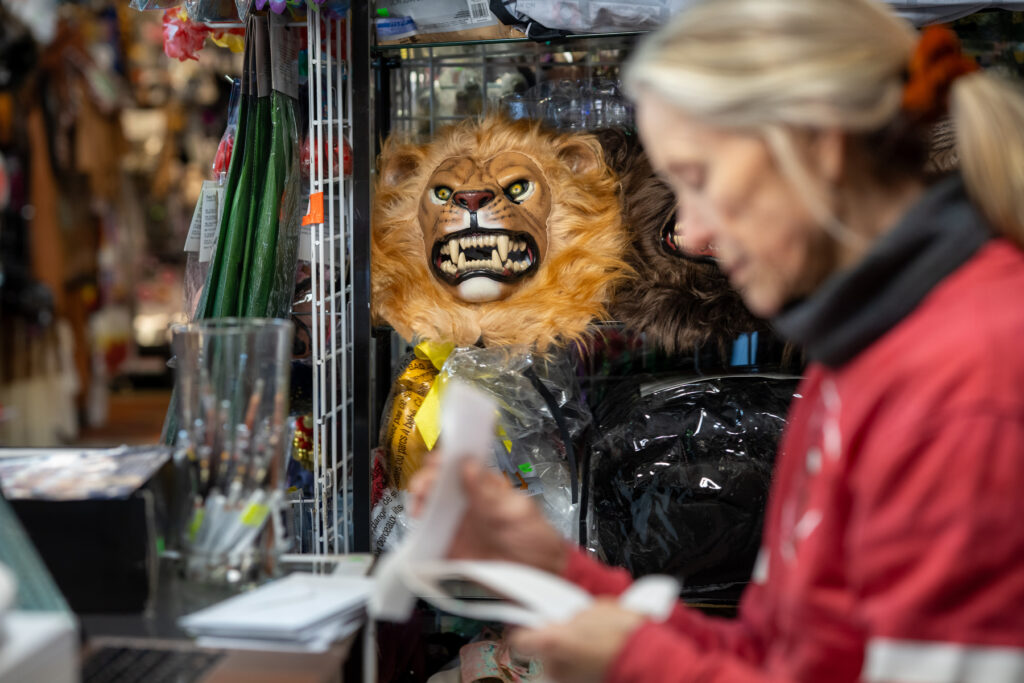 COSTUME-ECONOMY