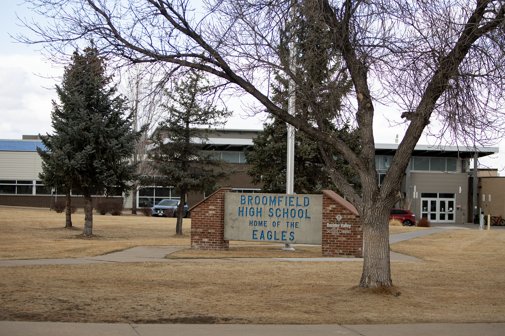 Staff and students at Broomfield High School who aren't vaccinated against measles sent home for 21 days - Colorado Public Radio
