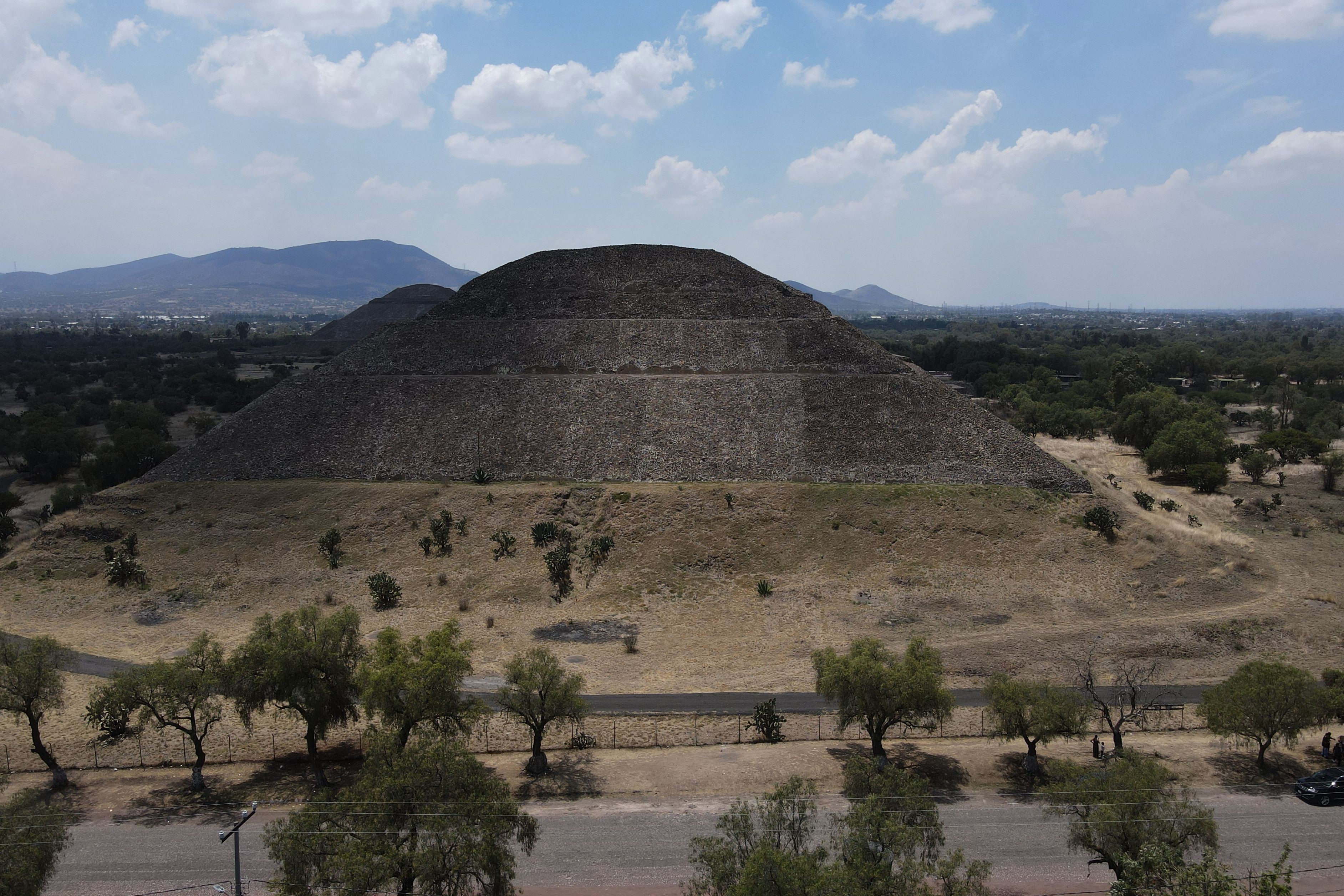 Gunman who fired on tourists at Mexican pyramid carried materials