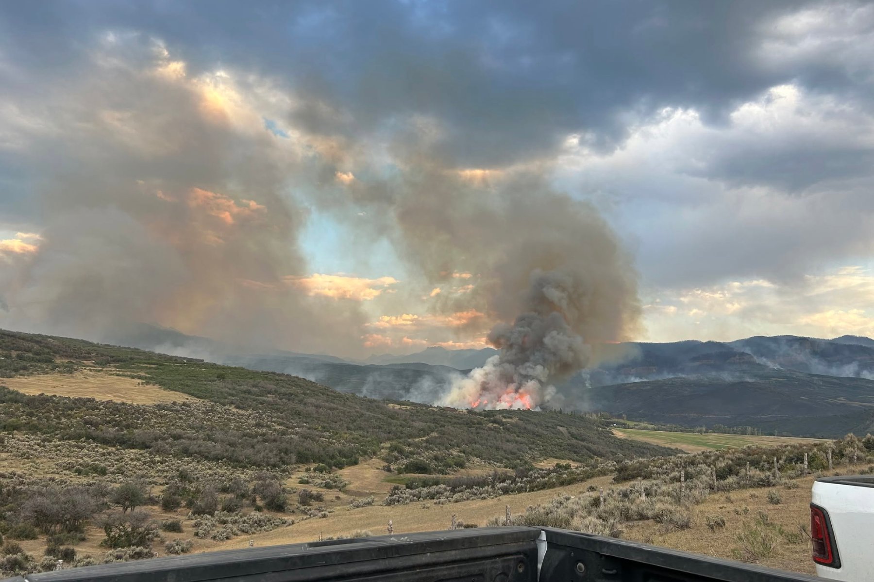 Plane fighting Gold Mountain fire crashes into Silver Jack Reservoir